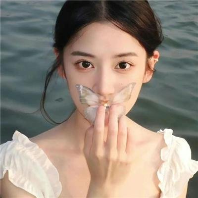 在相亲节目上闪婚五十岁霸总